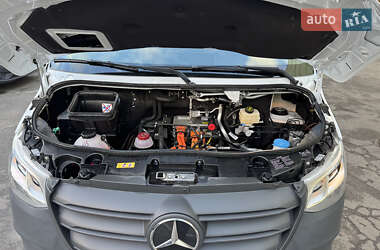 Грузовой фургон Mercedes-Benz Sprinter 2024 в 
