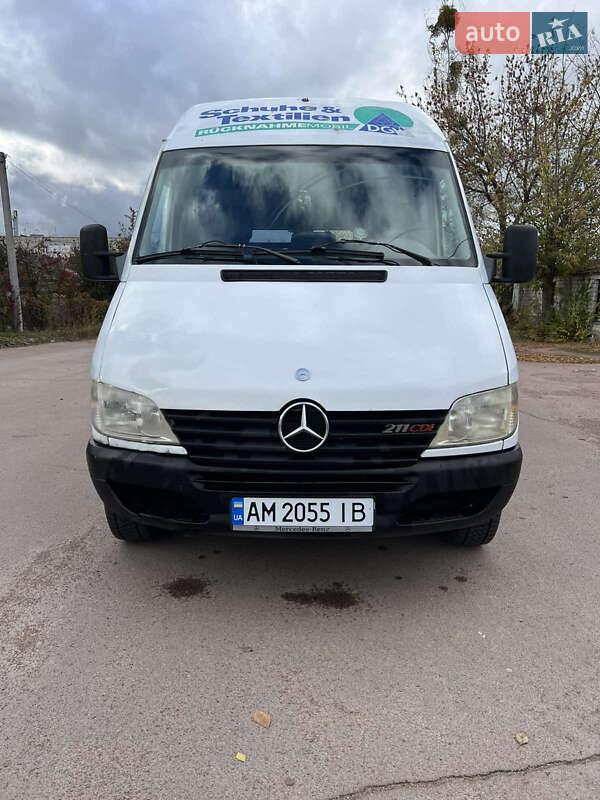 Грузовой фургон Mercedes-Benz Sprinter 2001 в Коростене