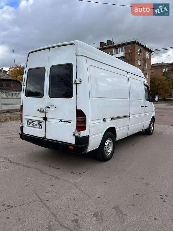 Грузовой фургон Mercedes-Benz Sprinter 2001 в Коростене