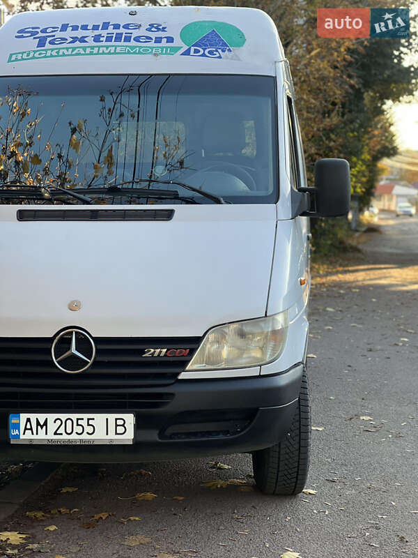 Грузовой фургон Mercedes-Benz Sprinter 2001 в Коростене