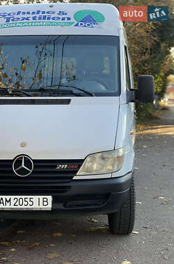 Грузовой фургон Mercedes-Benz Sprinter 2001 в 
