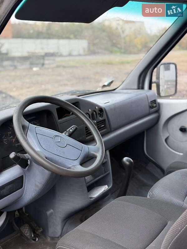 Грузовой фургон Mercedes-Benz Sprinter 1999 в Ровно