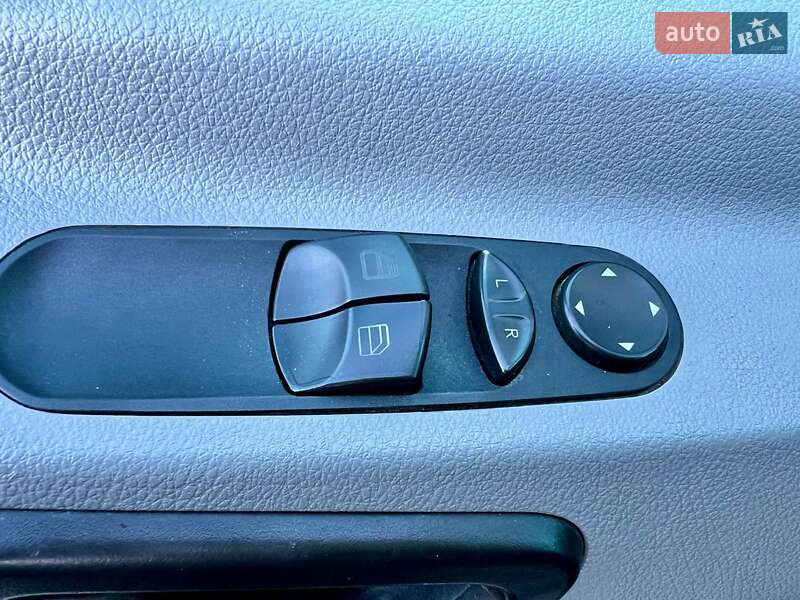 Вантажний фургон Mercedes-Benz Sprinter 2016 в Нововолинську