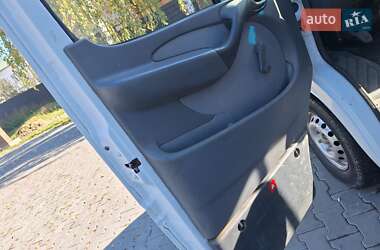 Микроавтобус Mercedes-Benz Sprinter 2005 в  фото 25 Микроавтобус Mercedes-Benz Sprinter 2005 в