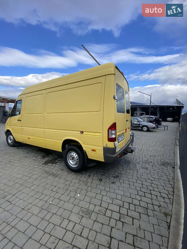 Вантажний фургон Mercedes-Benz Sprinter 2003 в Мукачевому