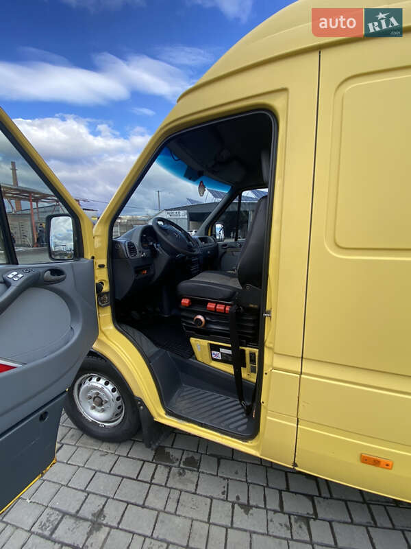 Вантажний фургон Mercedes-Benz Sprinter 2003 в Мукачевому