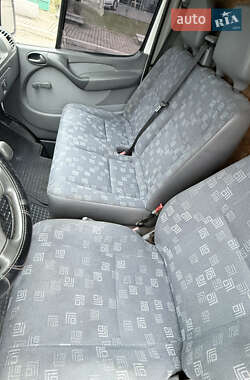 Вантажний фургон Mercedes-Benz Sprinter 2004 в  фото 23 Вантажний фургон Mercedes-Benz Sprinter 2004 в