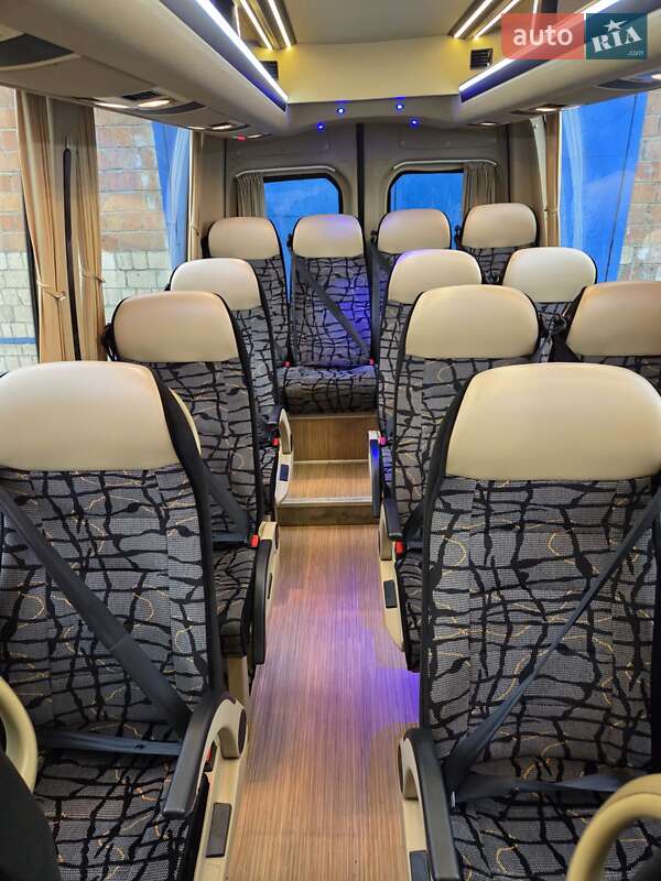 Туристичний / Міжміський автобус Mercedes-Benz Sprinter 2015 в Чернівцях