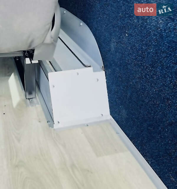 Микроавтобус Mercedes-Benz Sprinter 2010 в Кривом Роге фото 7 Микроавтобус Mercedes-Benz Sprinter 2010 в Кривом Роге