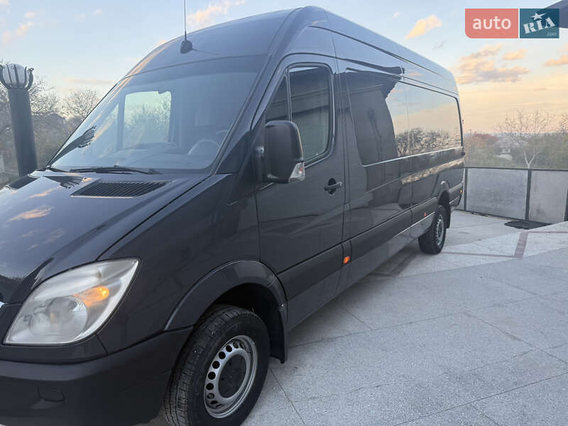 Вантажний фургон Mercedes-Benz Sprinter 2011 в Чернівцях фото Вантажний фургон Mercedes-Benz Sprinter 2011 в Чернівцях