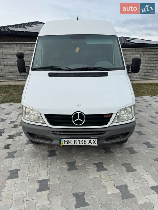 Вантажний фургон Mercedes-Benz Sprinter 2005 в Рівному