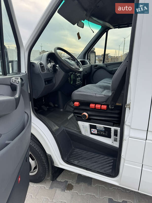 Вантажний фургон Mercedes-Benz Sprinter 2005 в Рівному