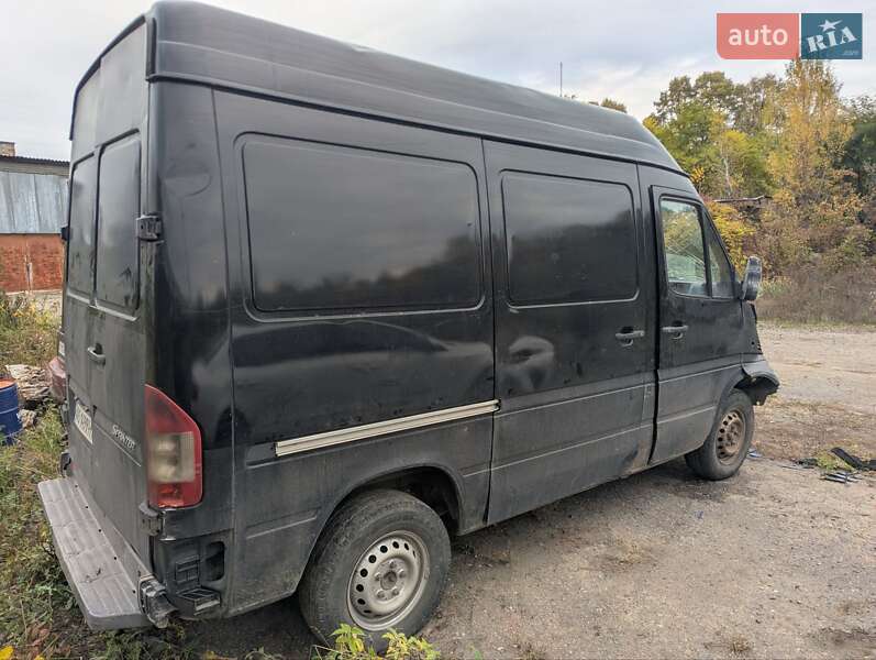 Вантажний фургон Mercedes-Benz Sprinter 2001 в Мукачевому