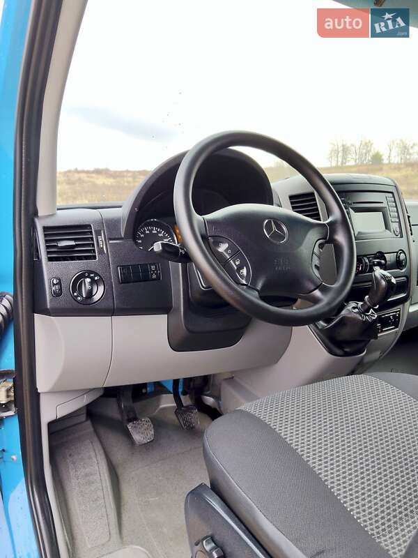 Вантажний фургон Mercedes-Benz Sprinter 2011 в Рівному