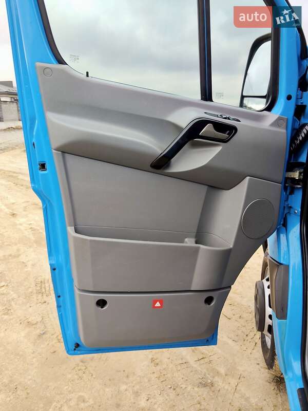Вантажний фургон Mercedes-Benz Sprinter 2011 в Рівному
