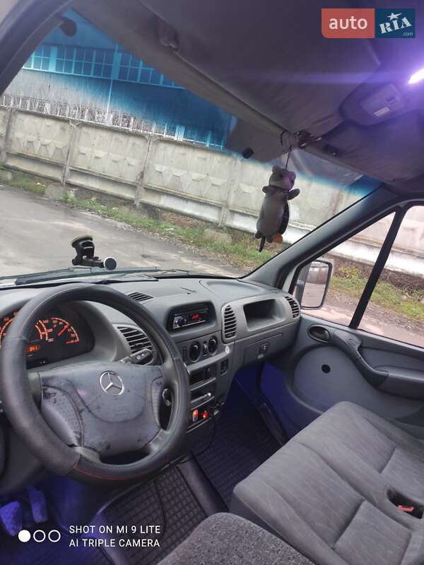 Грузовой фургон Mercedes-Benz Sprinter 2002 в Голованевске