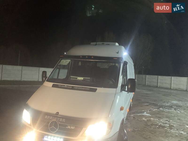 Грузопассажирский фургон Mercedes-Benz Sprinter 2005 в Луцке фото 4 Грузопассажирский фургон Mercedes-Benz Sprinter 2005 в Луцке