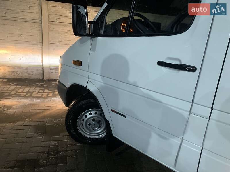 Грузопассажирский фургон Mercedes-Benz Sprinter 2005 в Луцке фото 6 Грузопассажирский фургон Mercedes-Benz Sprinter 2005 в Луцке