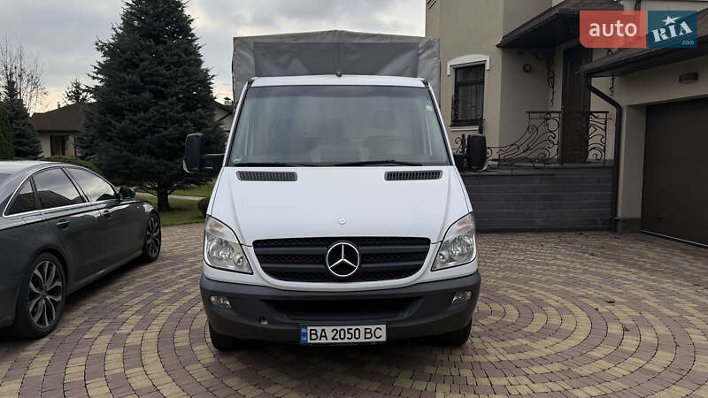 Тентований Mercedes-Benz Sprinter 2012 в Стоянці