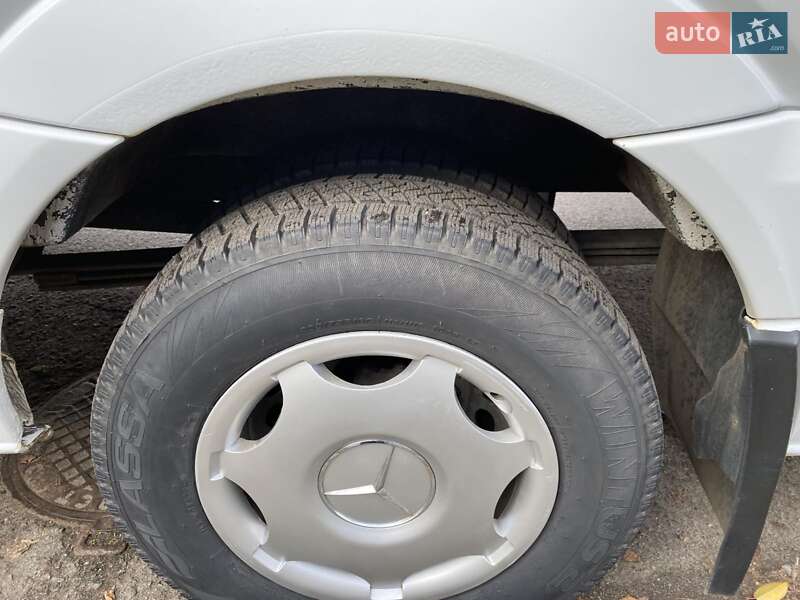 Пригородный автобус Mercedes-Benz Sprinter 2011 в Киеве