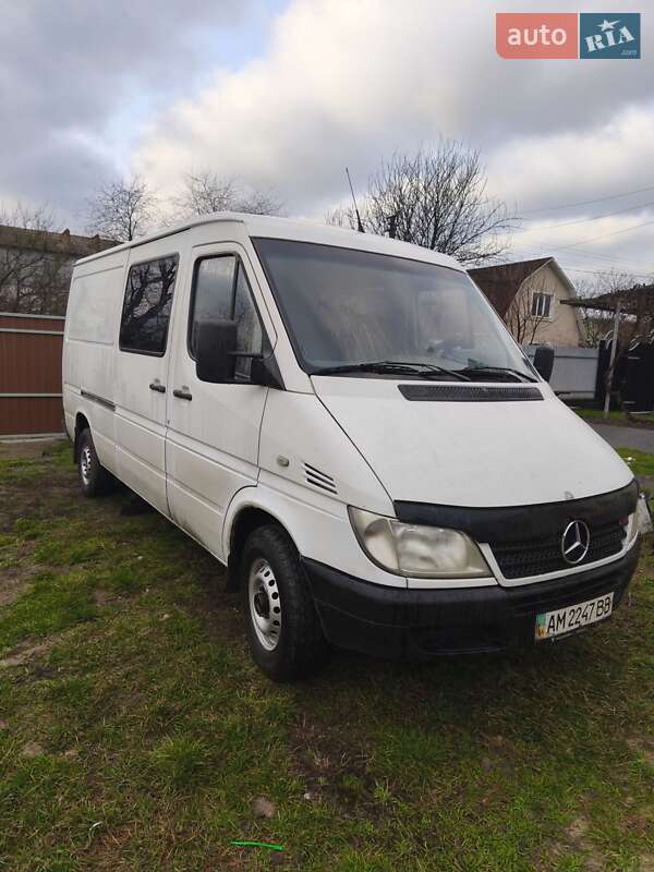 Грузопассажирский фургон Mercedes-Benz Sprinter 2005 в Радомышле