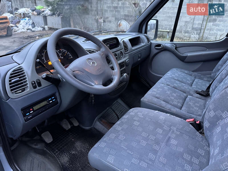 Вантажний фургон Mercedes-Benz Sprinter 2006 в Рівному фото 8 Вантажний фургон Mercedes-Benz Sprinter 2006 в Рівному