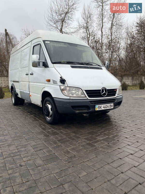 Грузовой фургон Mercedes-Benz Sprinter 2005 в Корце