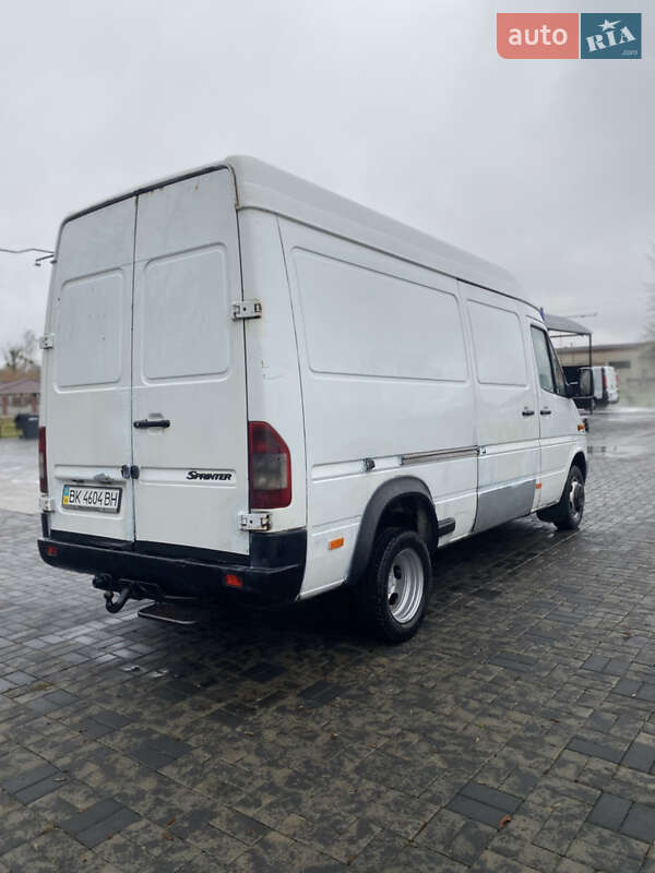 Грузовой фургон Mercedes-Benz Sprinter 2005 в Корце