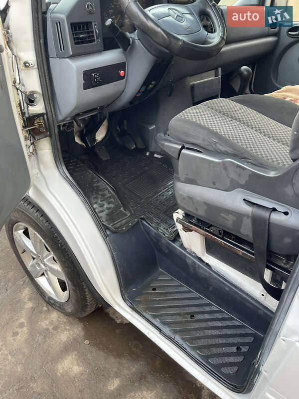 Седан Mercedes-Benz Sprinter 2000 в Уланові