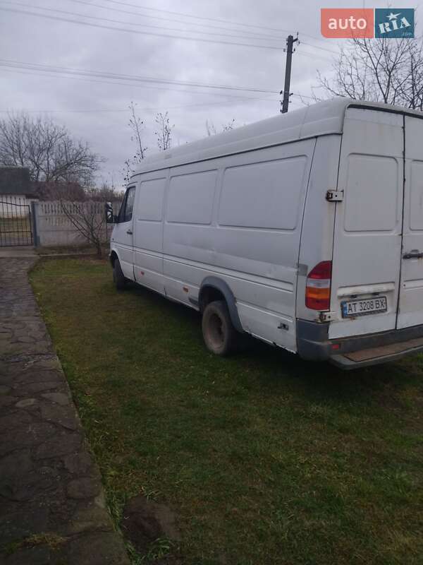 Вантажний фургон Mercedes-Benz Sprinter 1997 в Надвірній