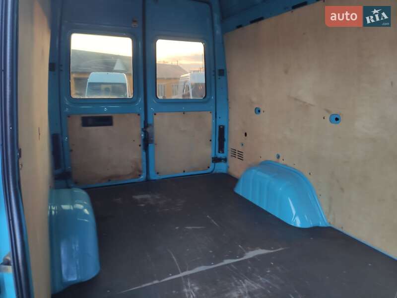 Вантажний фургон Mercedes-Benz Sprinter 2005 в Рівному