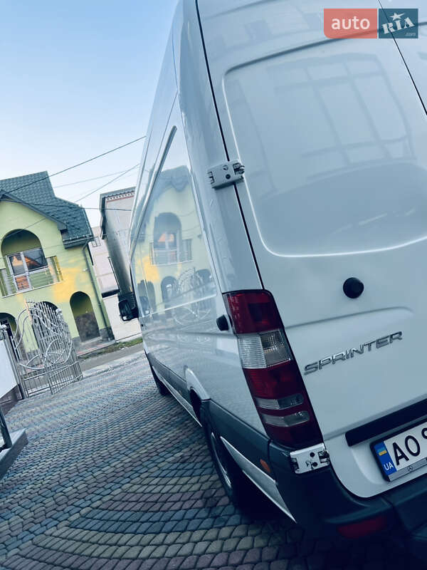 Вантажний фургон Mercedes-Benz Sprinter 2016 в Тячеві
