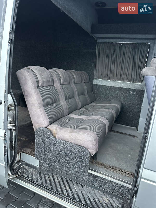 Вантажний фургон Mercedes-Benz Sprinter 2004 в Чернівцях