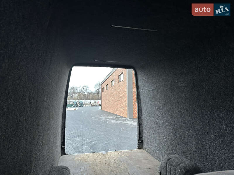 Вантажний фургон Mercedes-Benz Sprinter 2004 в Чернівцях