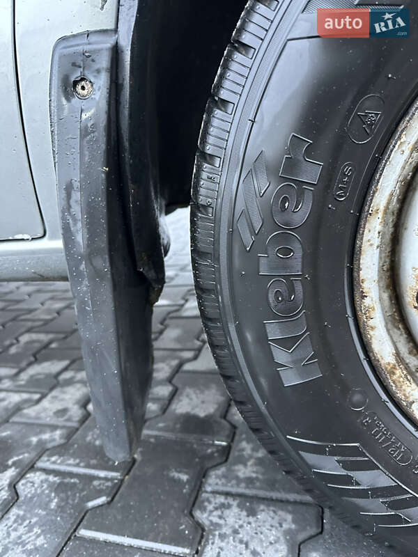 Вантажний фургон Mercedes-Benz Sprinter 2004 в Чернівцях