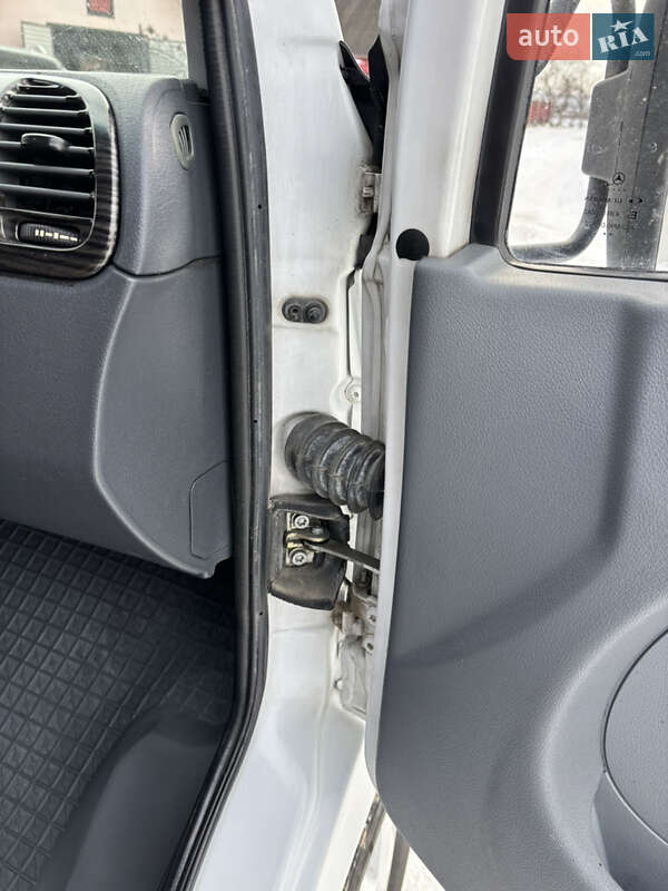 Минивэн Mercedes-Benz Sprinter 2003 в Керстенцах