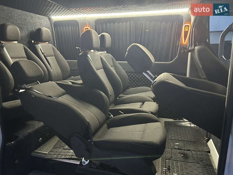 Грузопассажирский фургон Mercedes-Benz Sprinter 2016 в Львове
