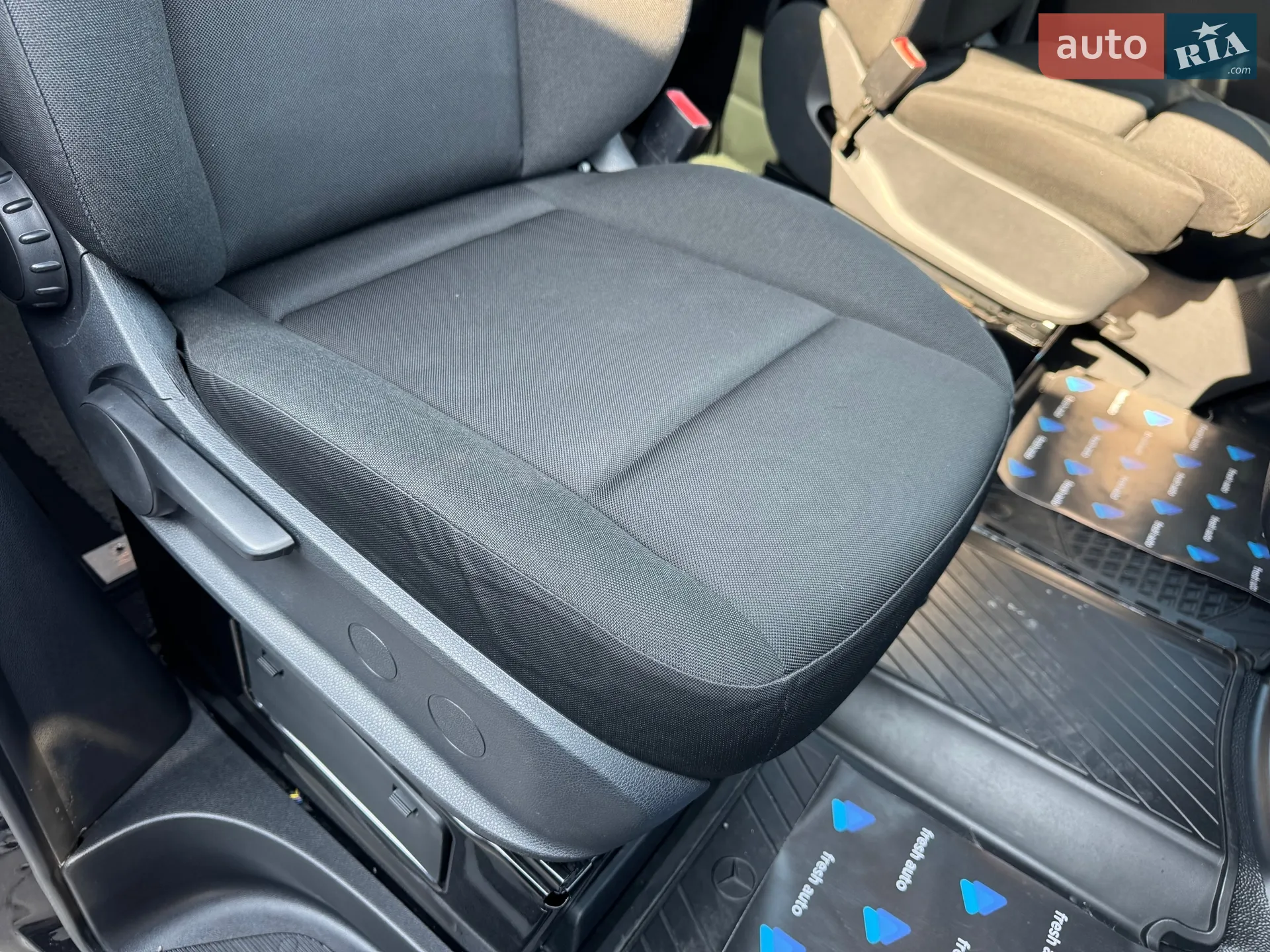 2019 Mercedes-Benz Sprinter - мініатюра 39