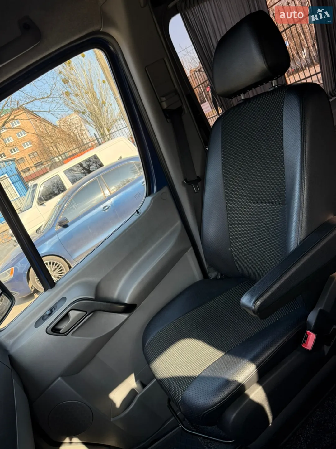 2011 Mercedes-Benz Sprinter - мініатюра 26