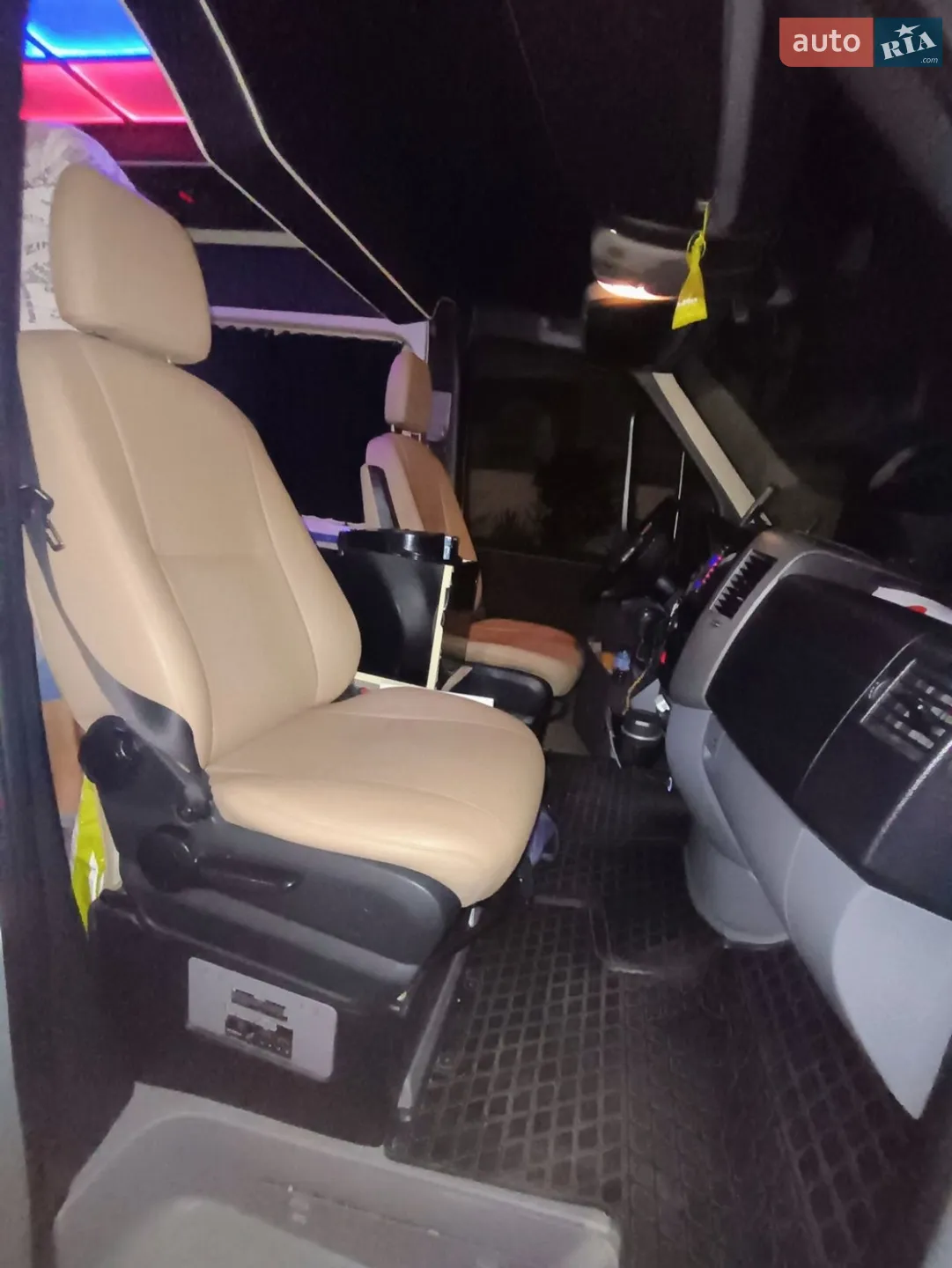 2010 Mercedes-Benz Sprinter - мініатюра 11