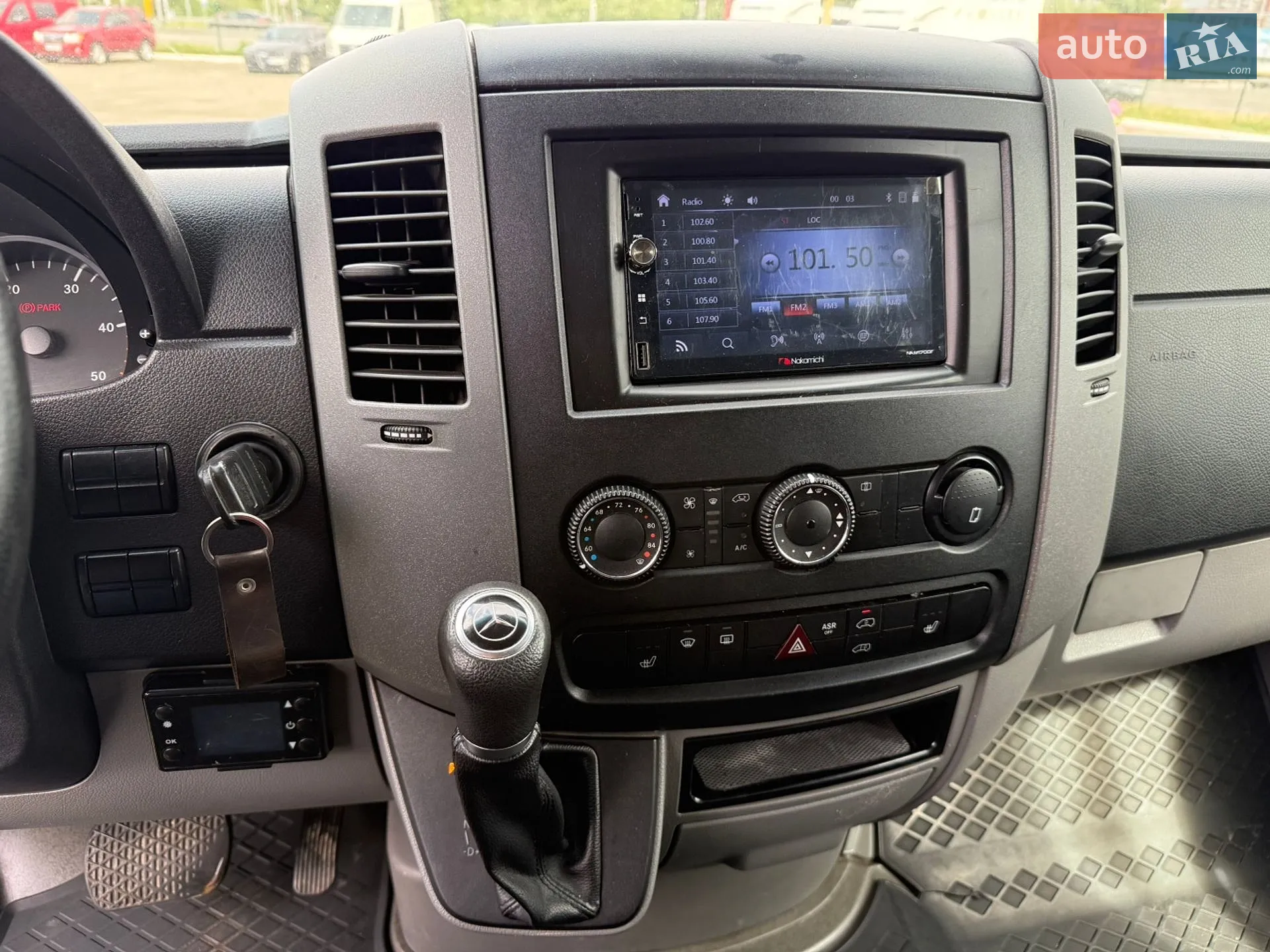 2014 Mercedes-Benz Sprinter - мініатюра 32