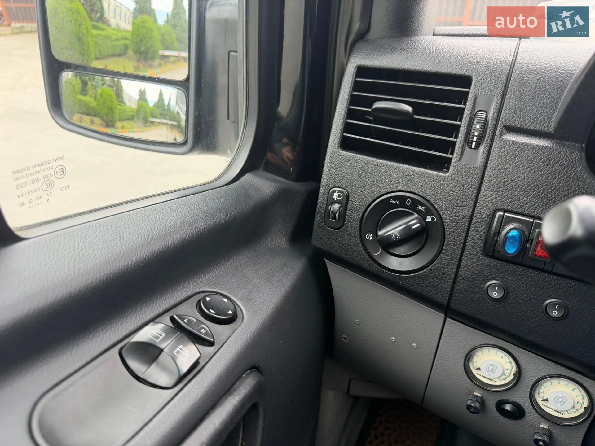 2015 Mercedes-Benz Sprinter - мініатюра 31