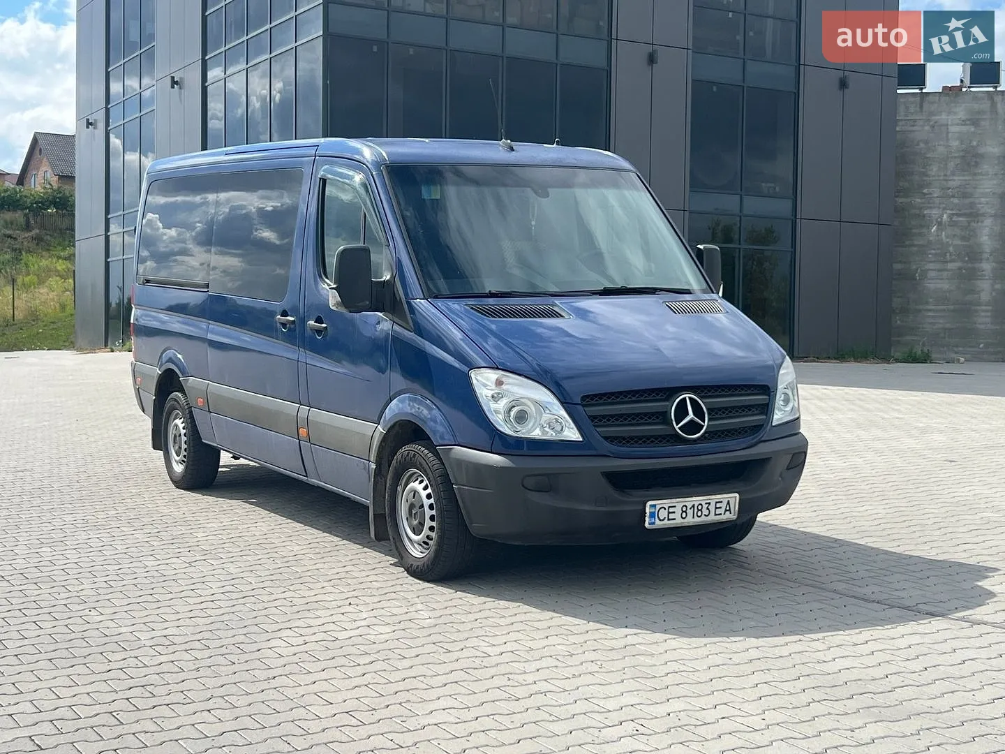 2011 Mercedes-Benz Sprinter - мініатюра 2