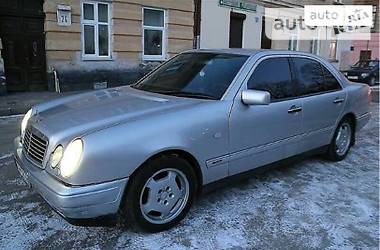 Седан Mercedes-Benz T1 1999 в Хусте