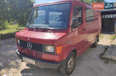 Вантажний фургон Mercedes-Benz T1 1995 в Вараші