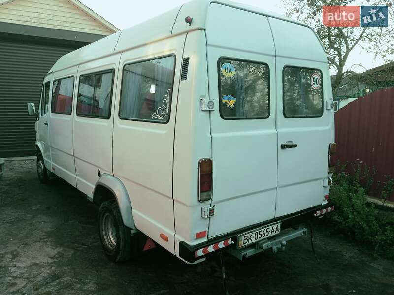 Пригородный автобус Mercedes-Benz T1 1995 в Рокитном