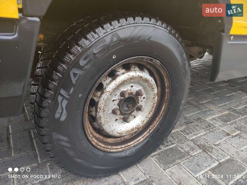 Вантажний фургон Mercedes-Benz T1 1995 в Немирові