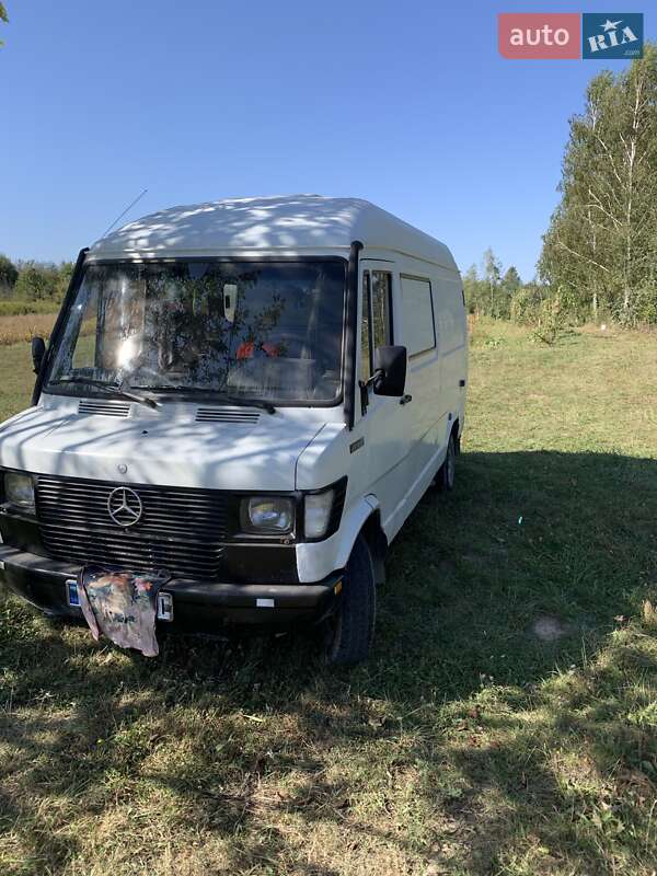 Грузовой фургон Mercedes-Benz T1 1994 в Львове