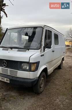 Грузопассажирский фургон Mercedes-Benz T1 1990 в Дубровице