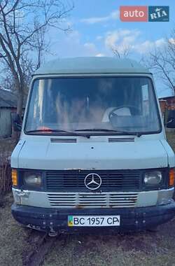 Вантажний фургон Mercedes-Benz T1 1994 в Пустомитах